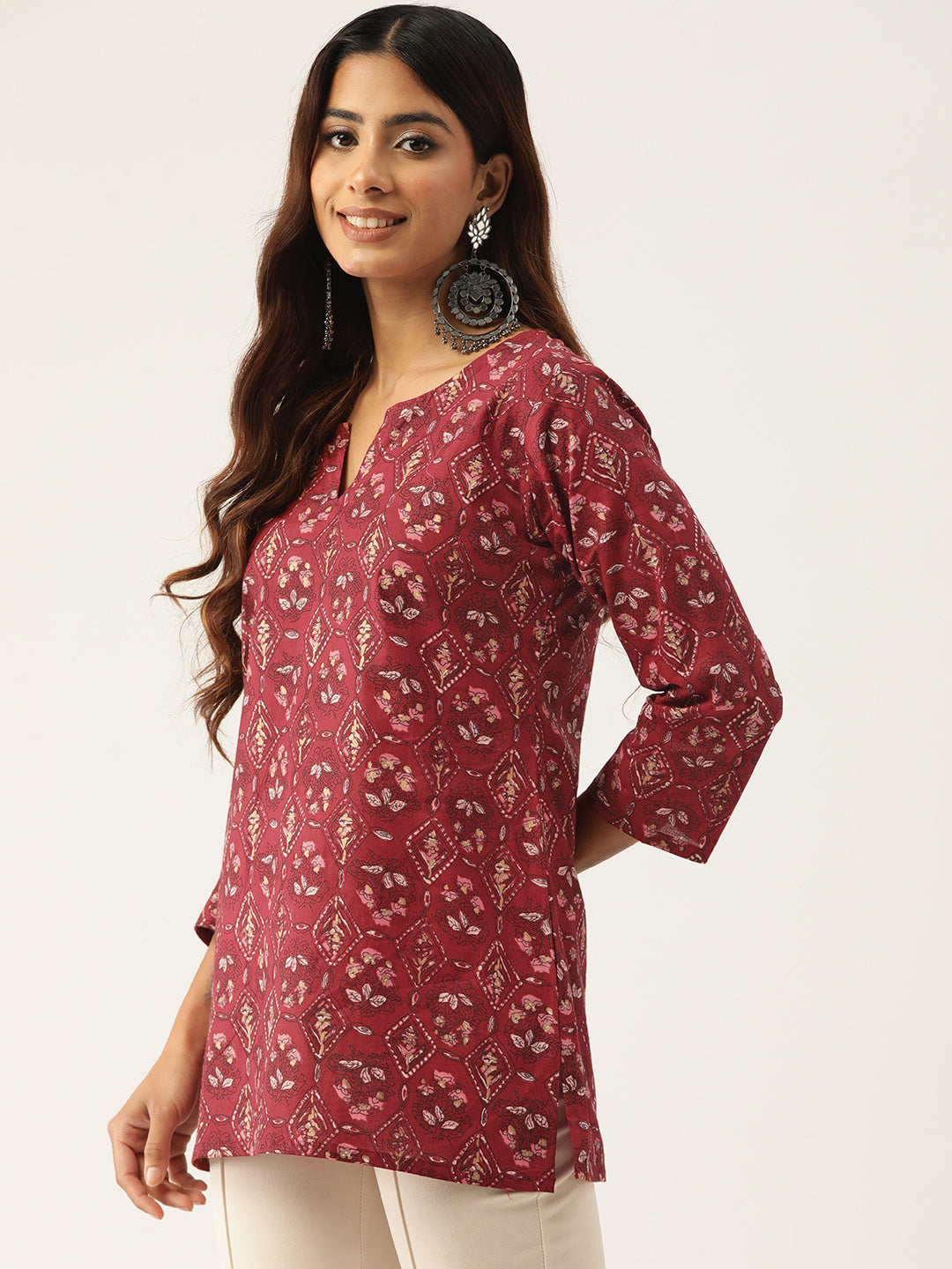 Feranoid Cotton Printed V-Neck Short 3/4 Sleeve Kurti FRKT6323