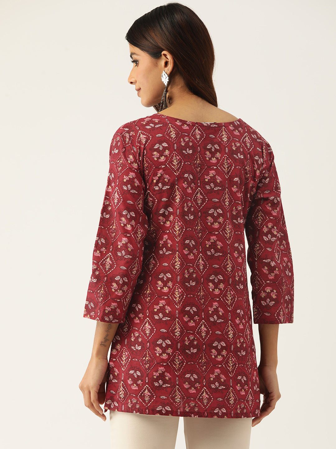 Feranoid Cotton Printed V-Neck Short 3/4 Sleeve Kurti FRKT6323