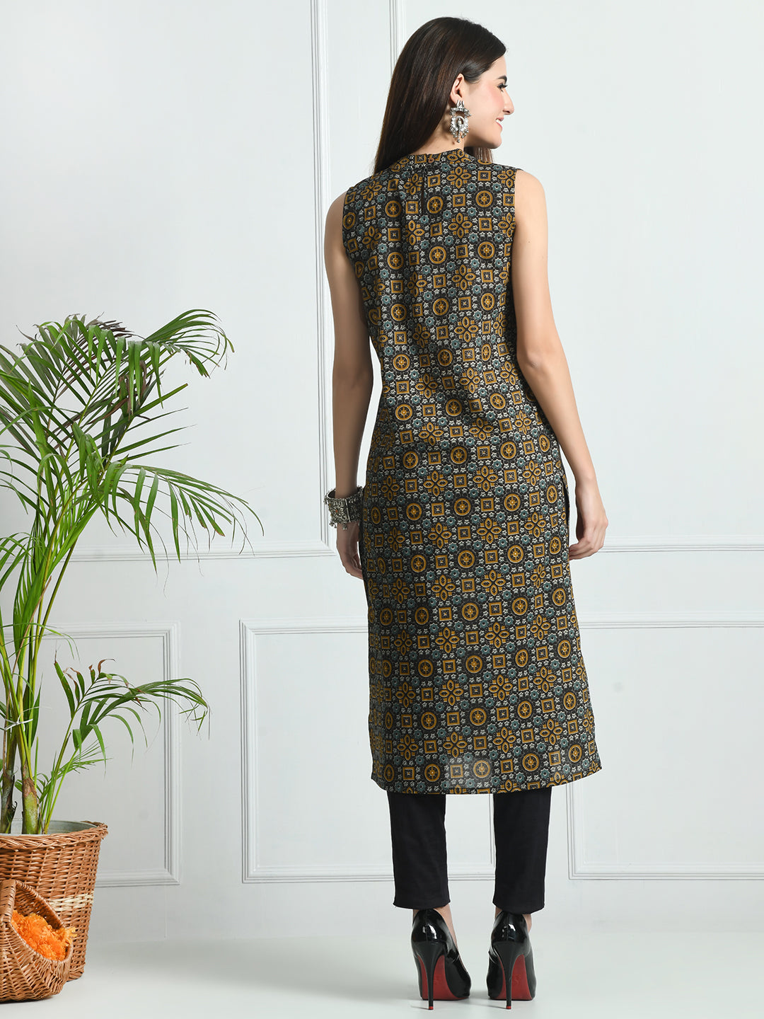 Feranoid Cotton Printed Sleeveless Straight Long Kurti FRKT6493
