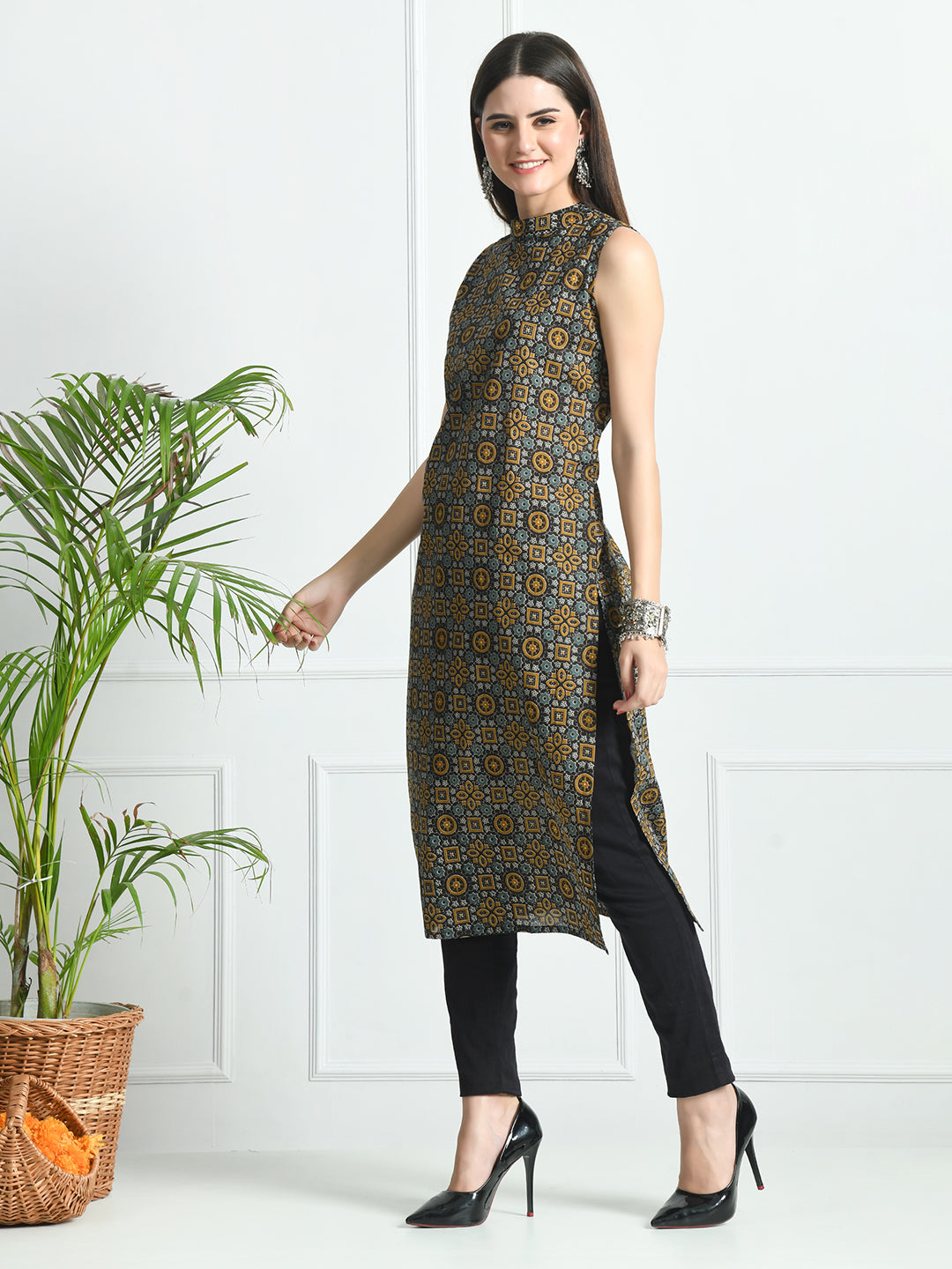 Feranoid Cotton Printed Sleeveless Straight Long Kurti FRKT6493