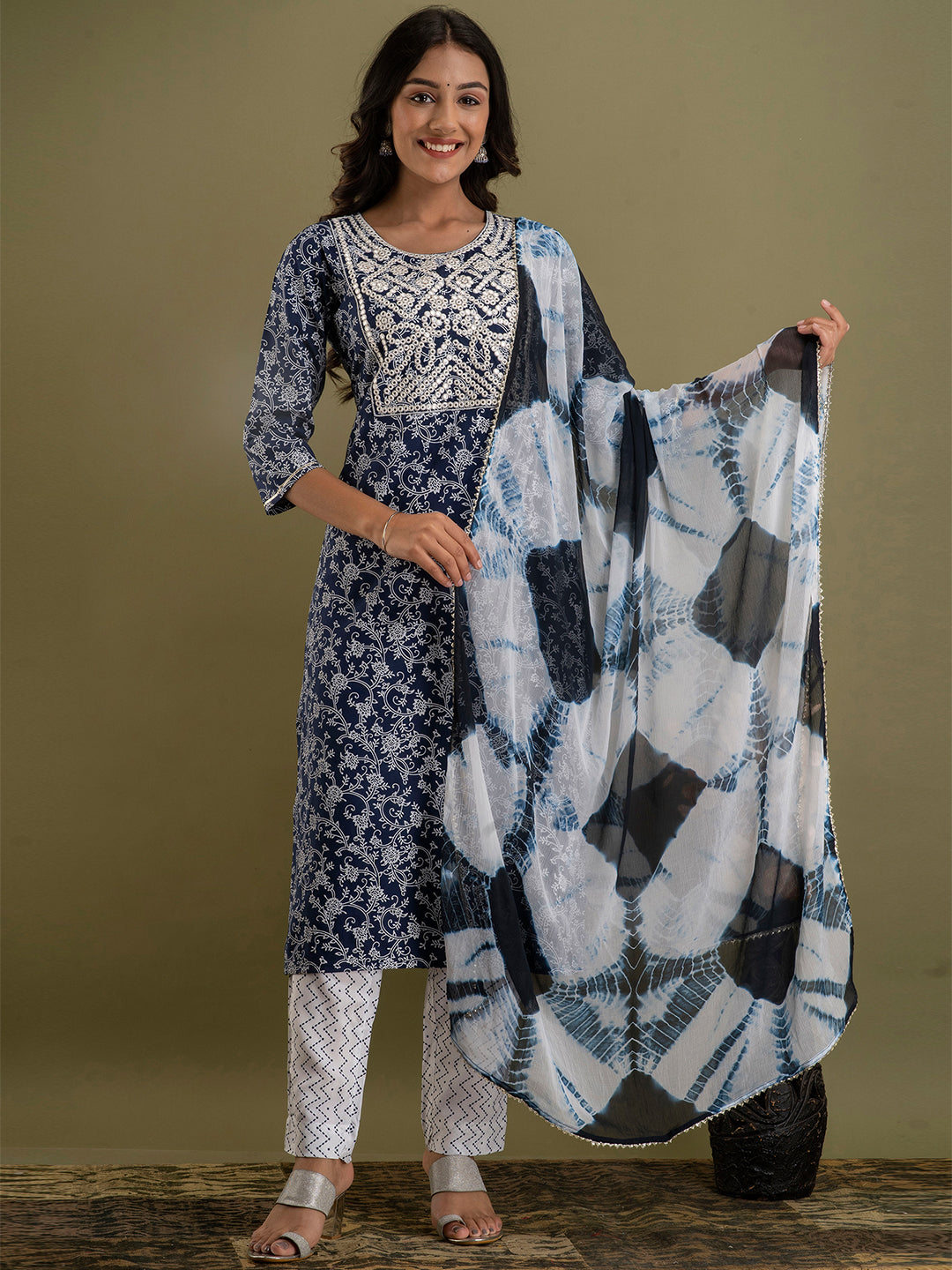Women Kurta Pant Dupatta Set FRKT6717