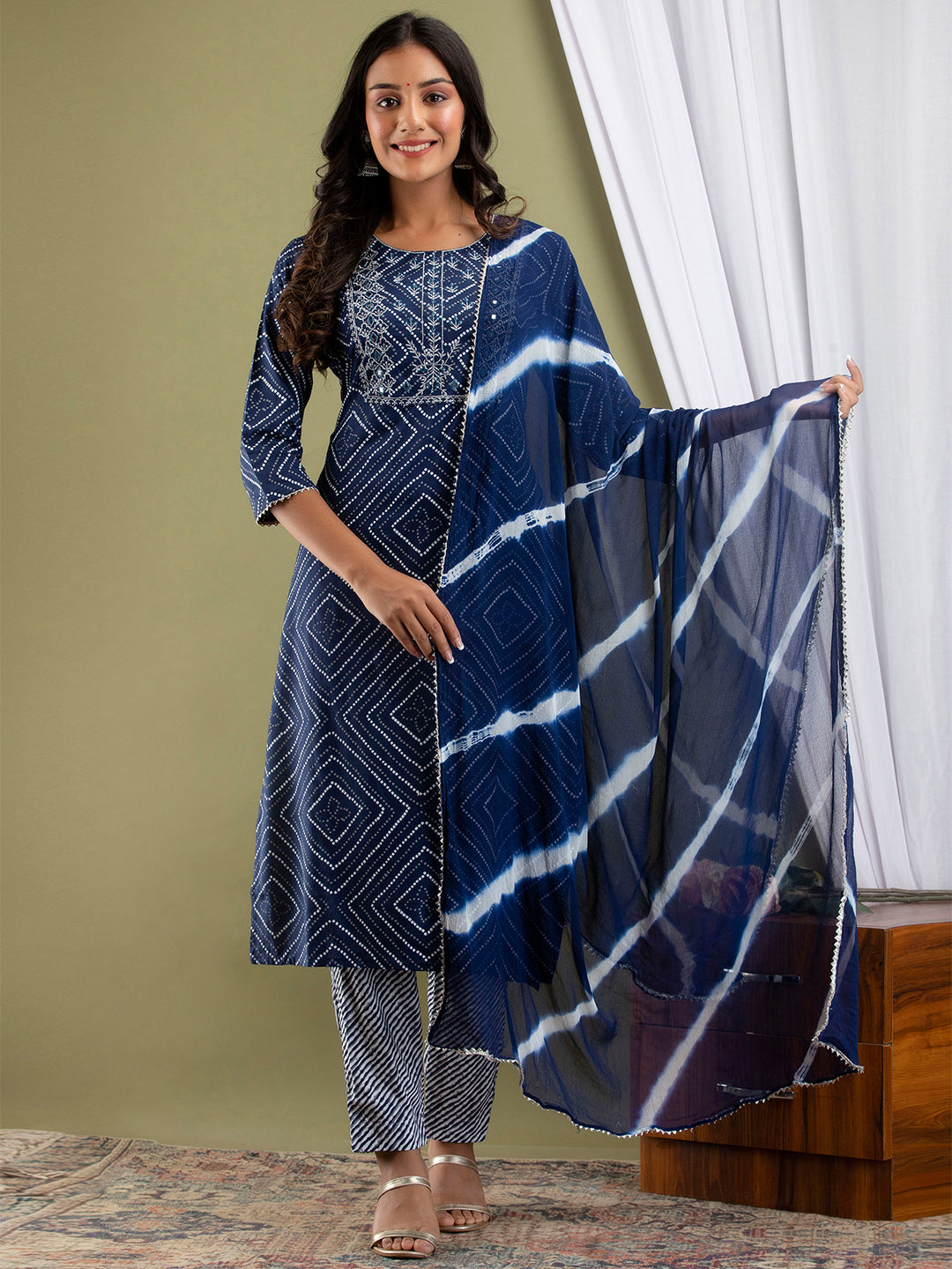 Women Kurta Pant Dupatta Set FRKT6718