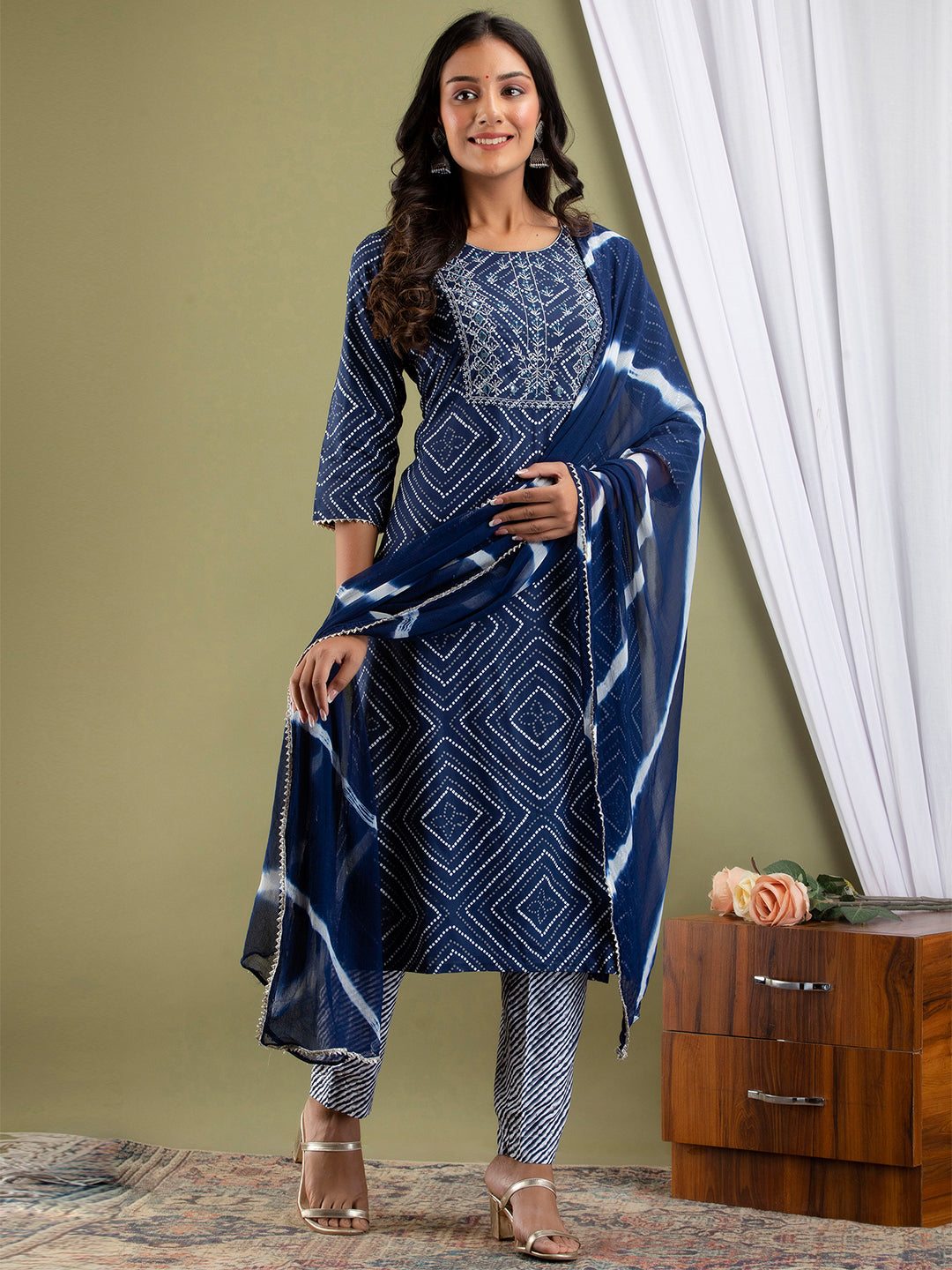 Women Kurta Pant Dupatta Set FRKT6718