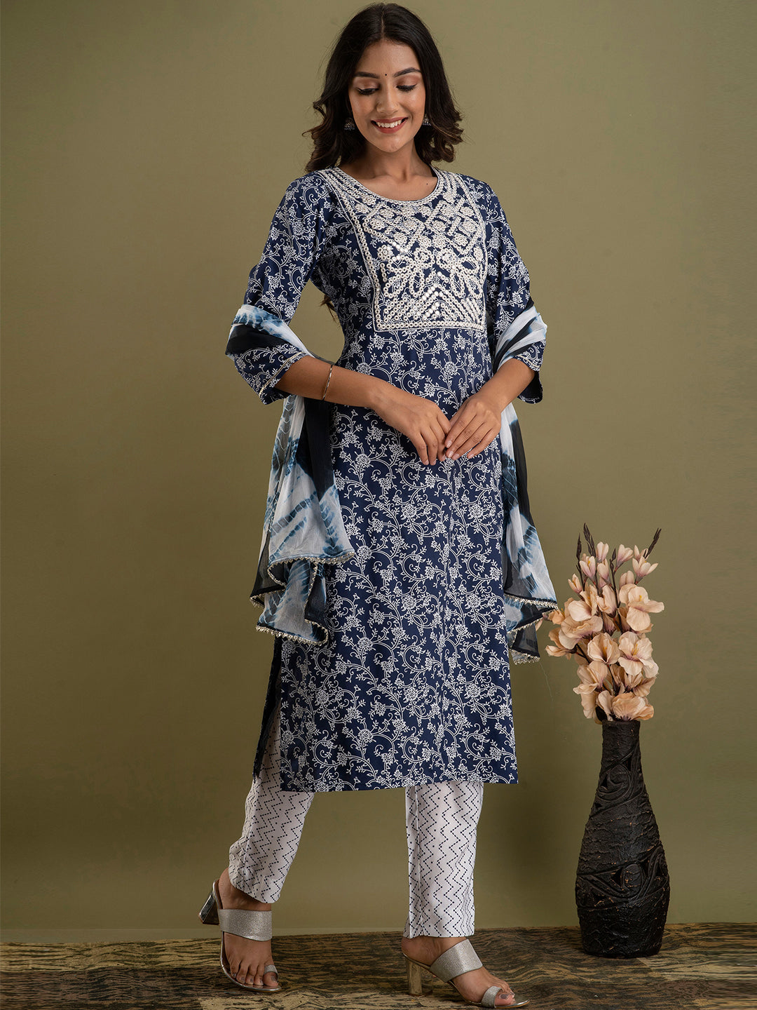 Women Kurta Pant Dupatta Set FRKT6717