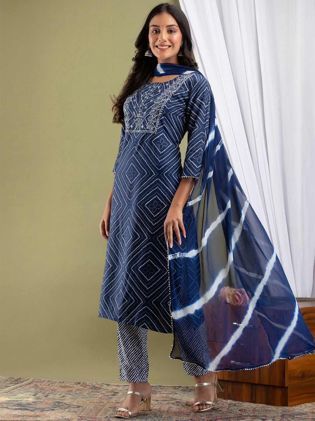 Women Kurta Pant Dupatta Set FRKT6718