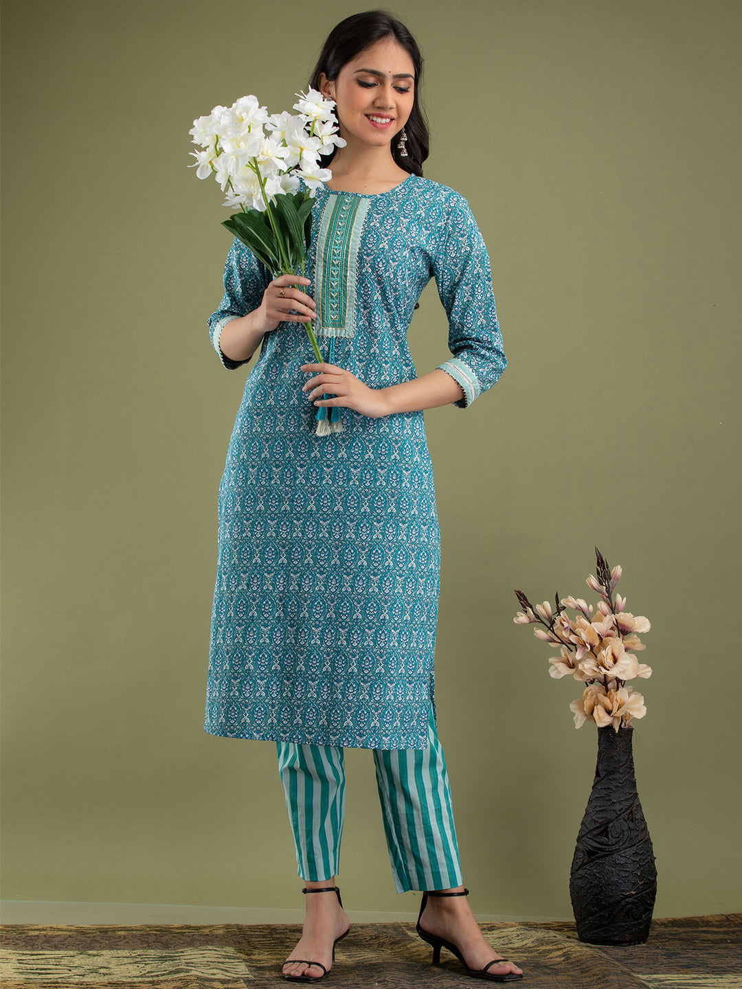 Women Kurta Pant Dupatta Set FRKT6744
