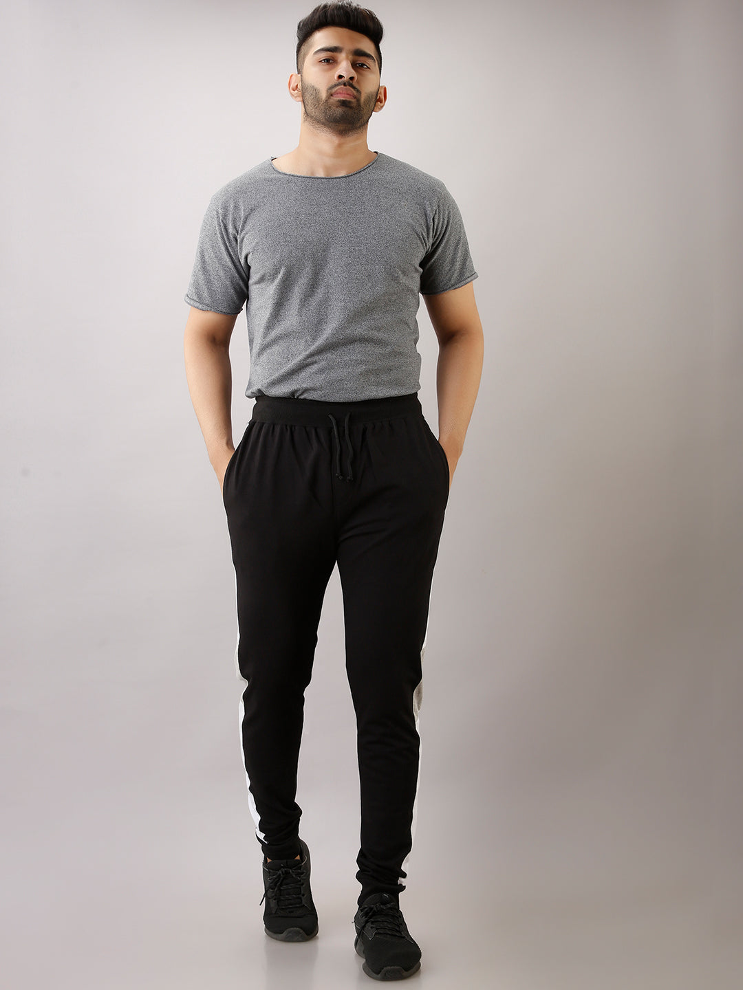 BLACK WHITE LINED JOGGER