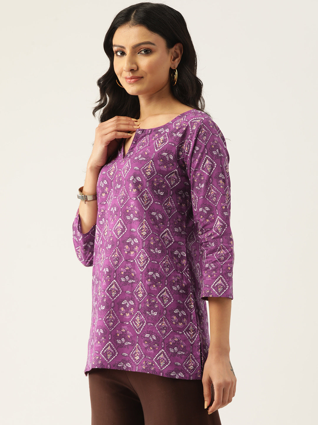 Feranoid Cotton Printed V-Neck Short 3/4 Sleeve Kurti FRKT6321