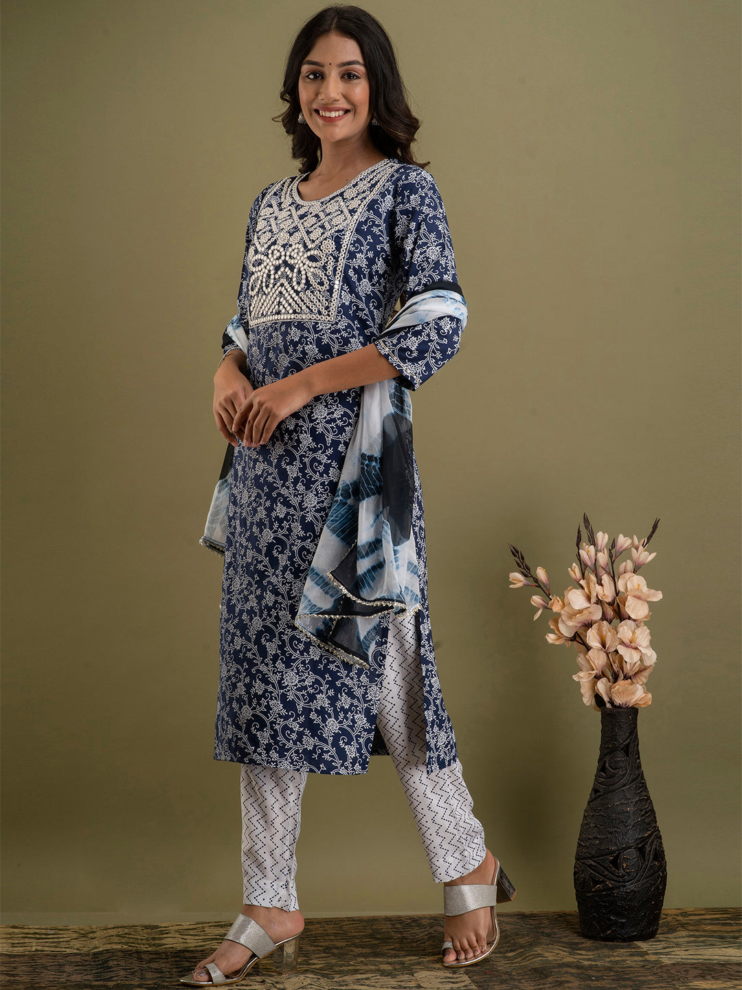 Women Kurta Pant Dupatta Set FRKT6717