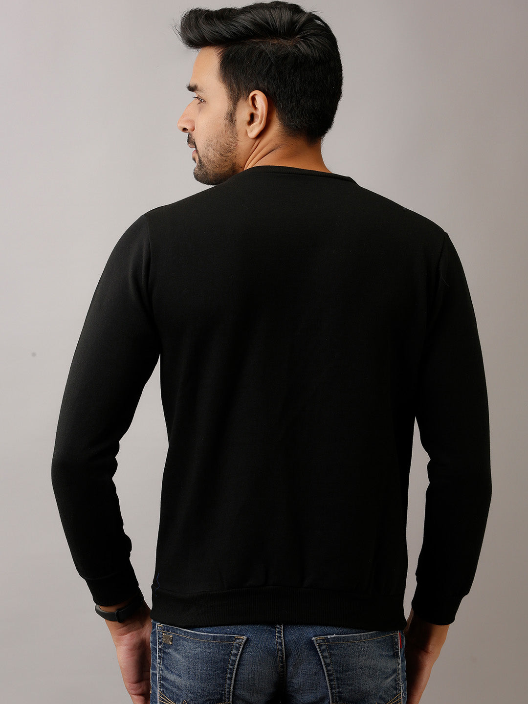 BLACK ROUND NECK SWEATSHIRT