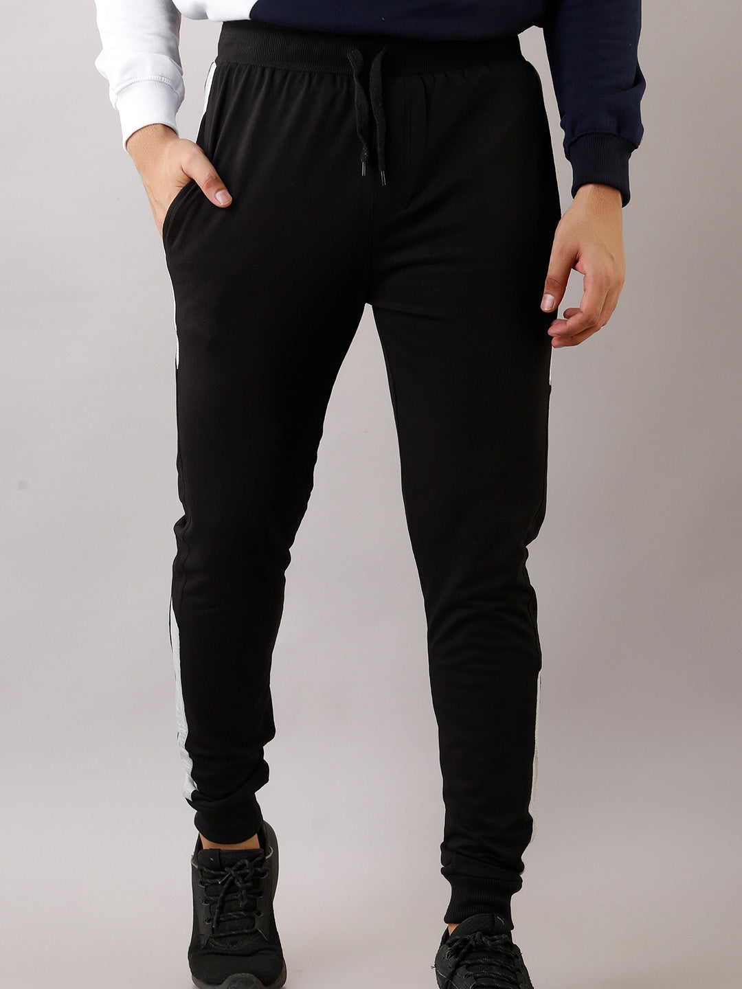 MEN BLACK WHITE SIDE LINED JOGGER