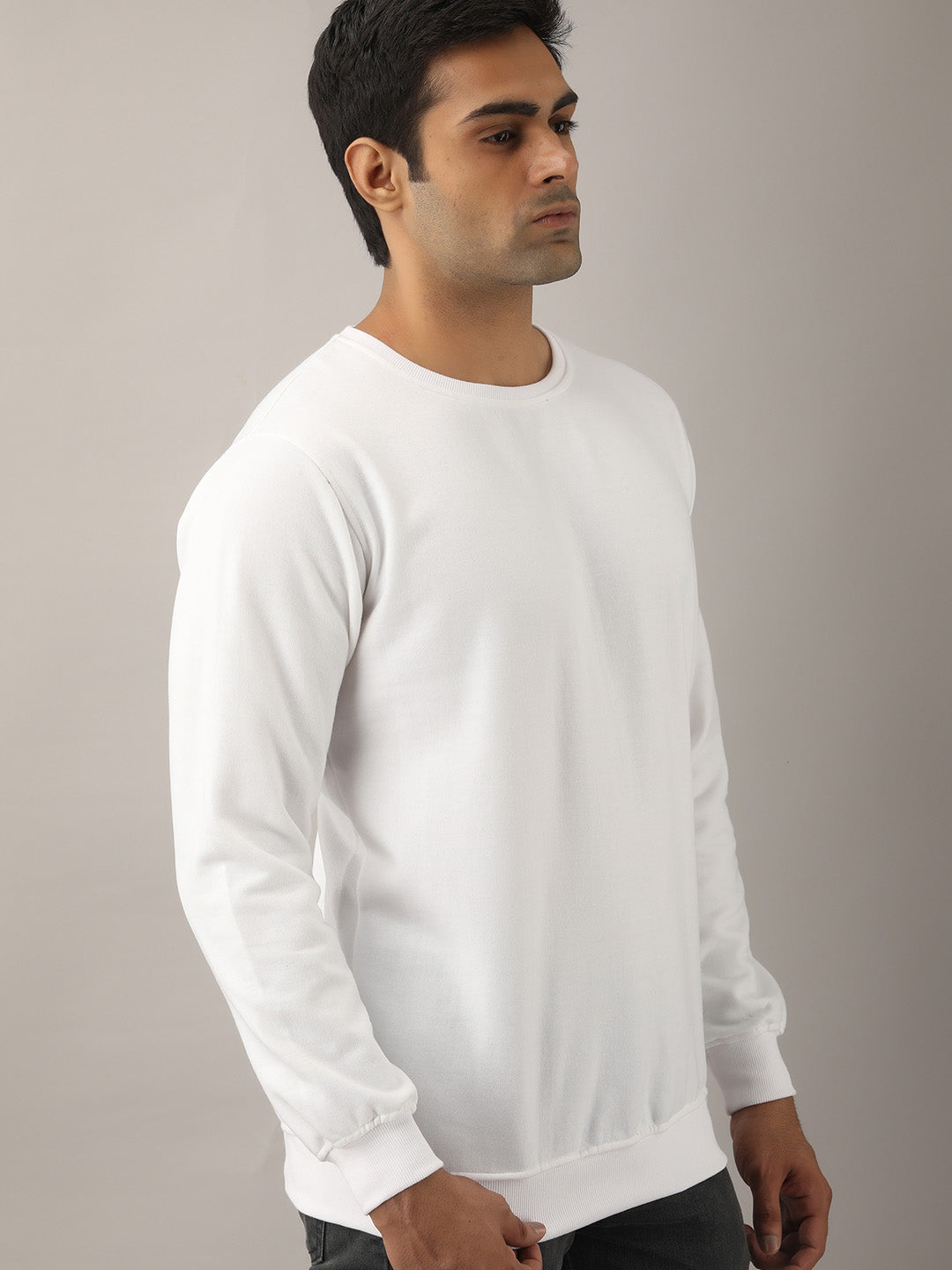 SOLID  WHITE SWEATSHIRT